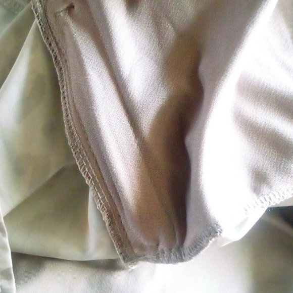 Beautiful muted print taupe bike shorts w/ liner & zippered pocket - Picture 6 of 7